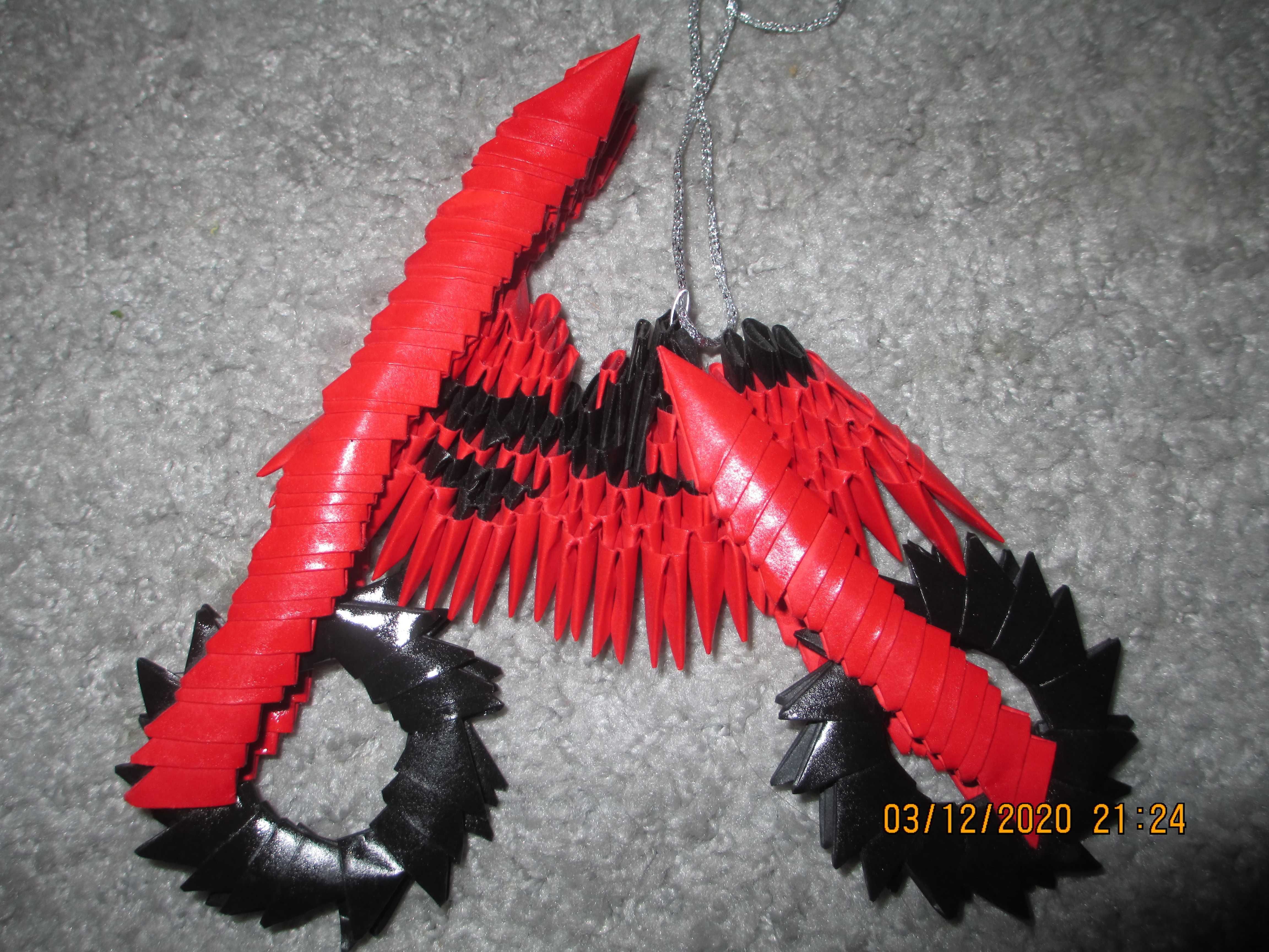 ozdoba z origami  motor czerw-czarny