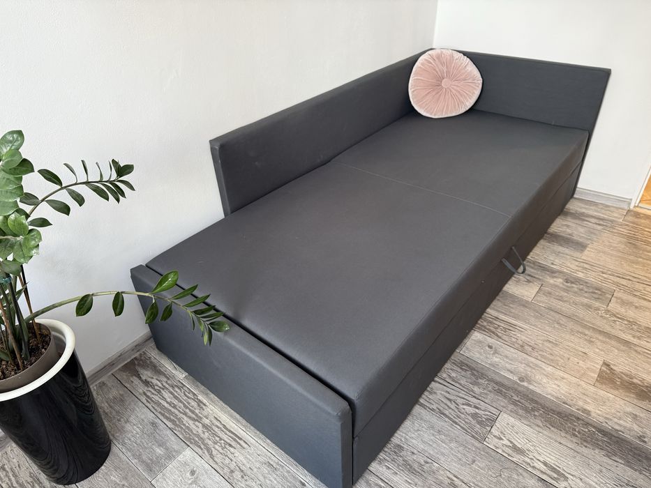 Lózko jednoosobowe z pojemnikiem na posciel