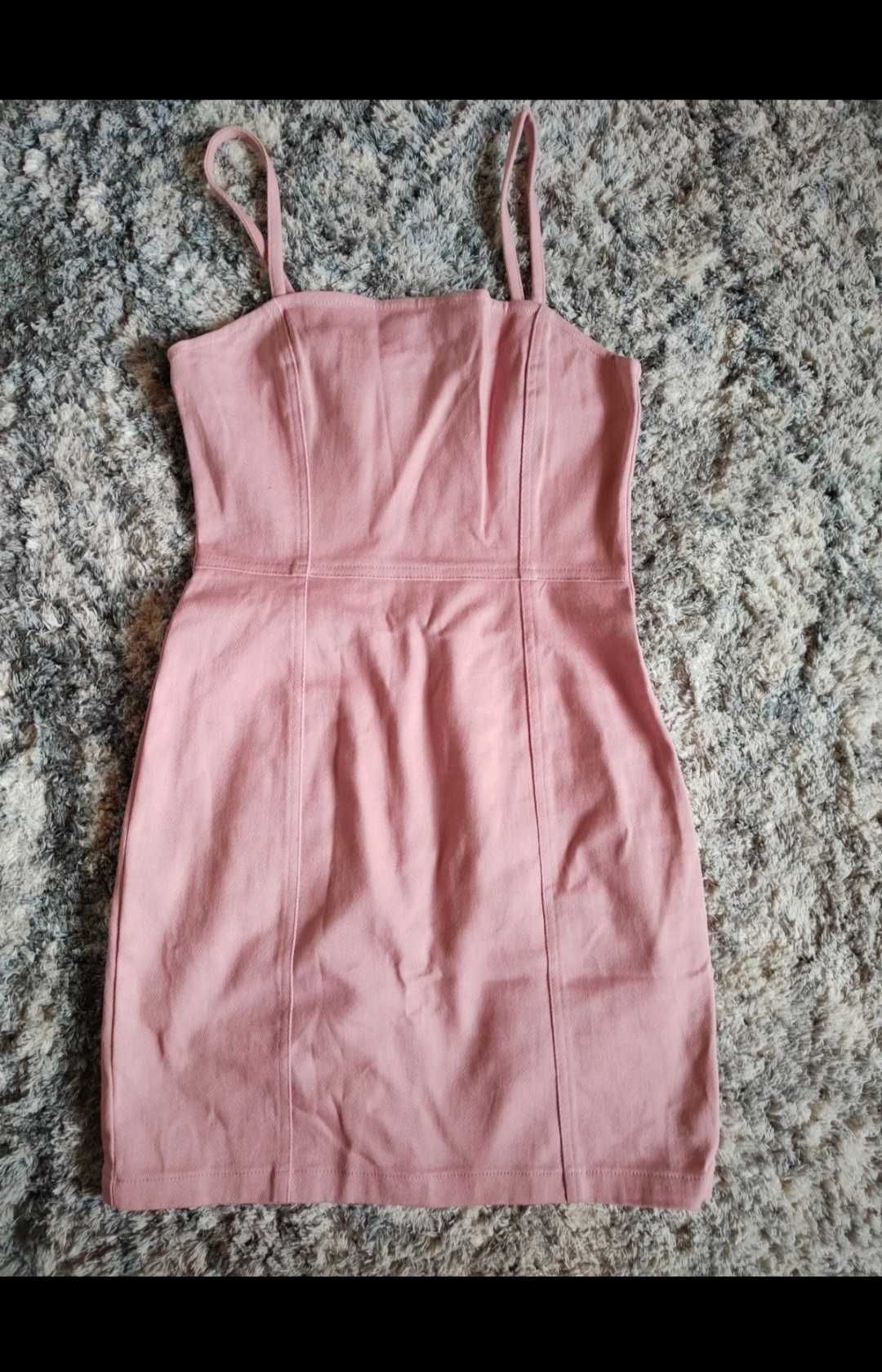 Różowa jeansowa sukienka