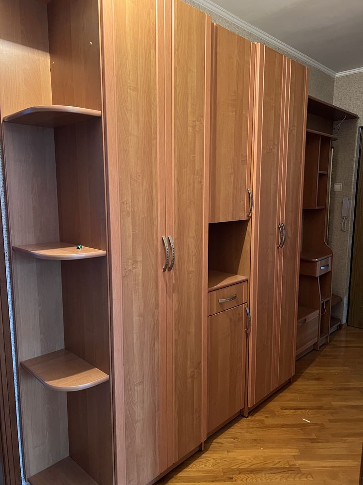 Продам шафу прихожу .