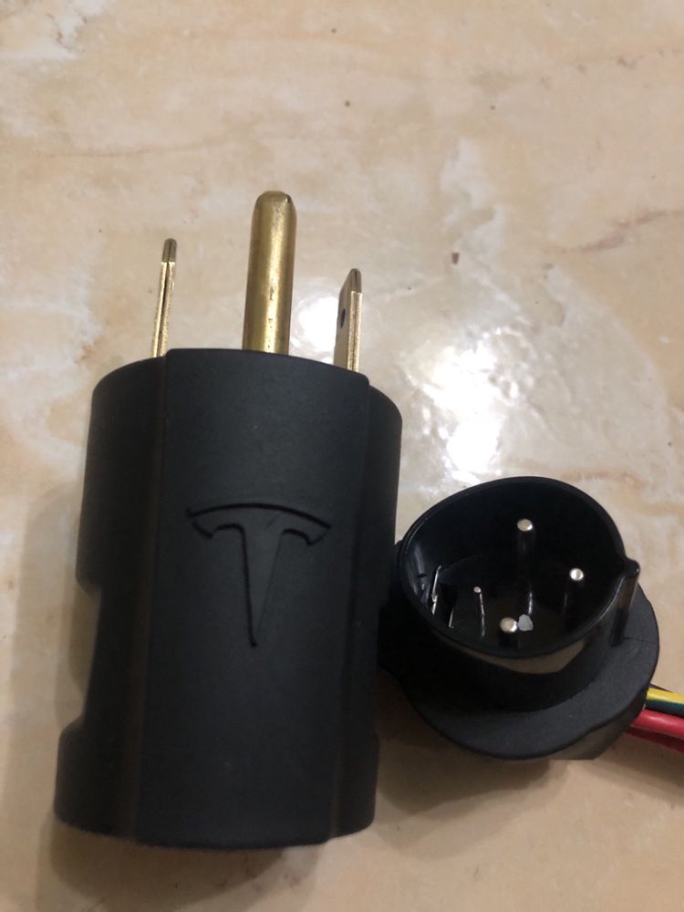 Перехідник зарядки для автомобіля Tesla