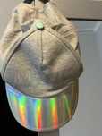 Czapka z holograficznym daszkiem