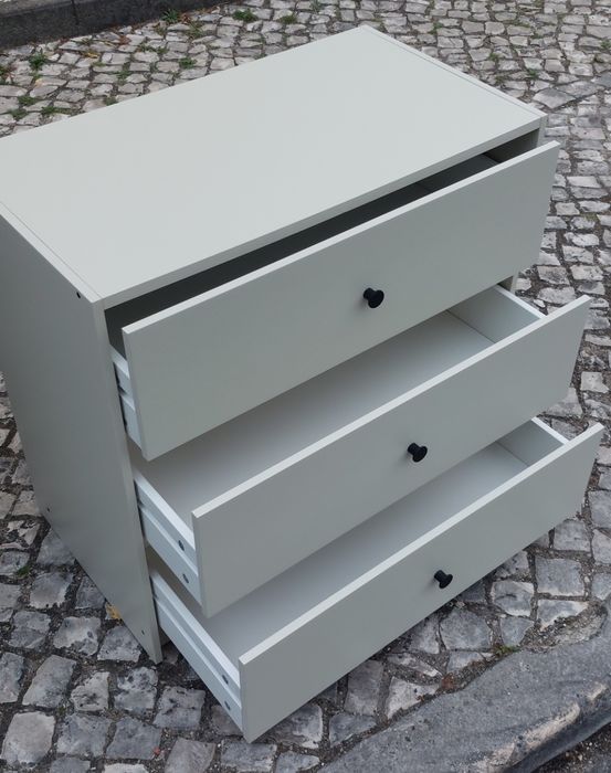 Comoda 69x67cm ikea 3gavetas estado Novo  faço entrega domicílio