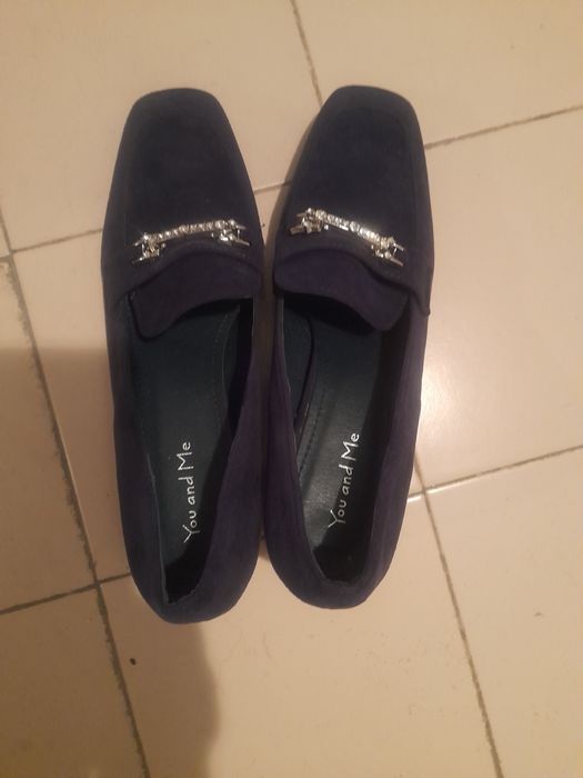 Sapatos de senhora novos.