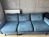 Sofa w kolorze przygaszonego turkusu