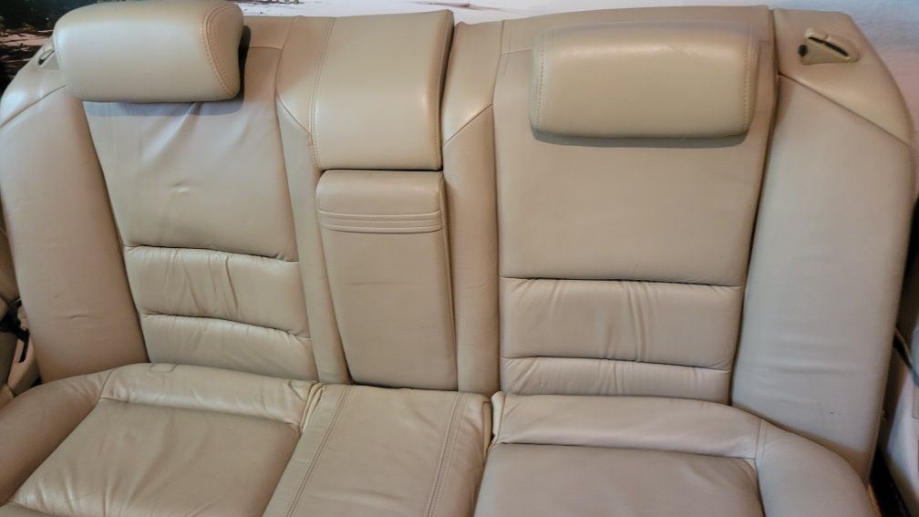 Светлый салон сидения Nissan Camry