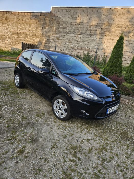 Ford fiesta mk7  1,25  czarny metalik ,klima , elektryka