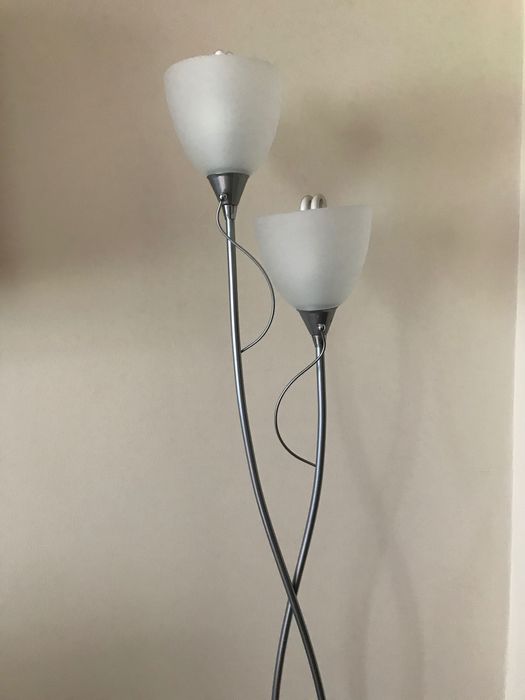Lampa stojąca do salonu