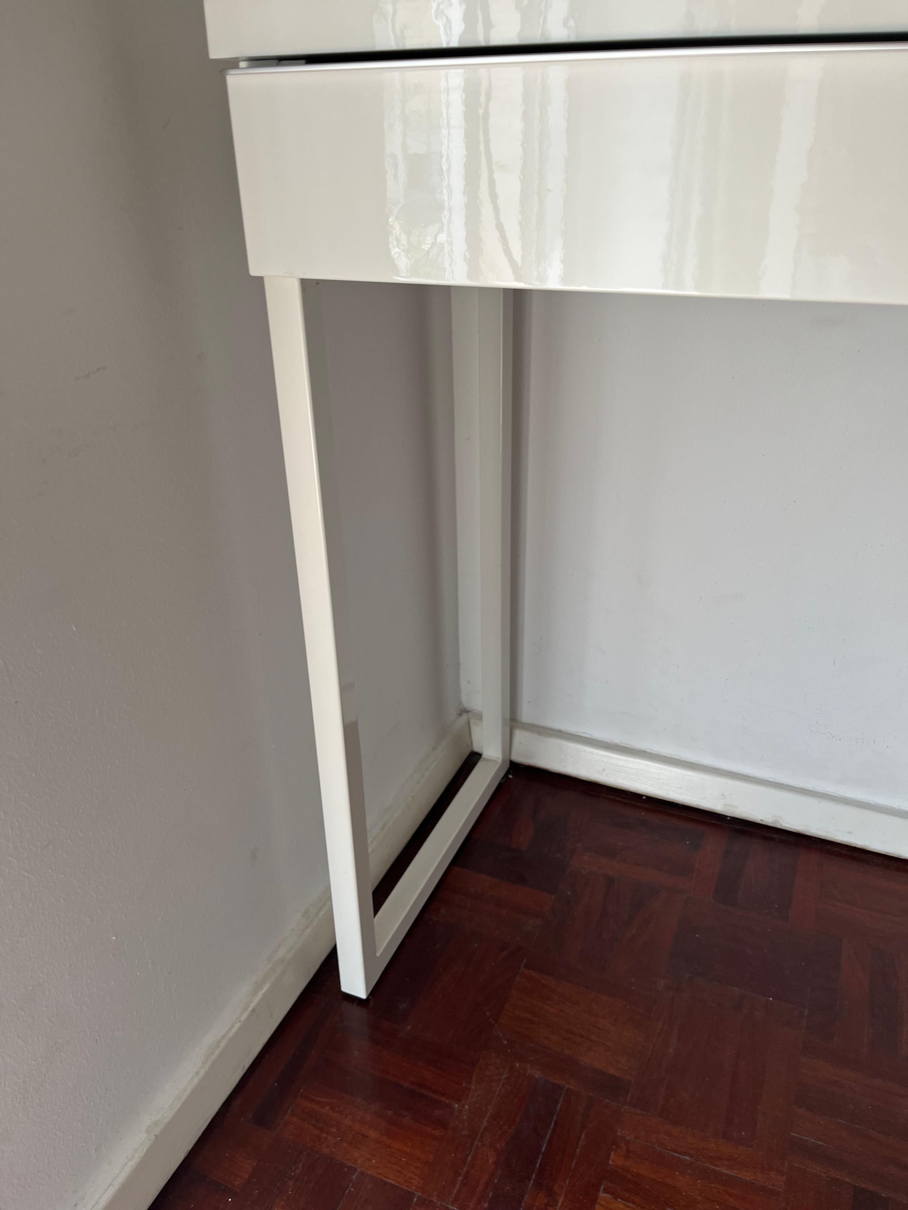 Secretária branca IKEA