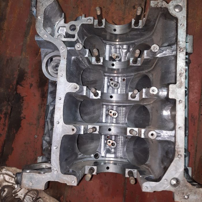 Алюмінієвий блок мотора AUDI V8. 8 циліндрів.На столик,декор.