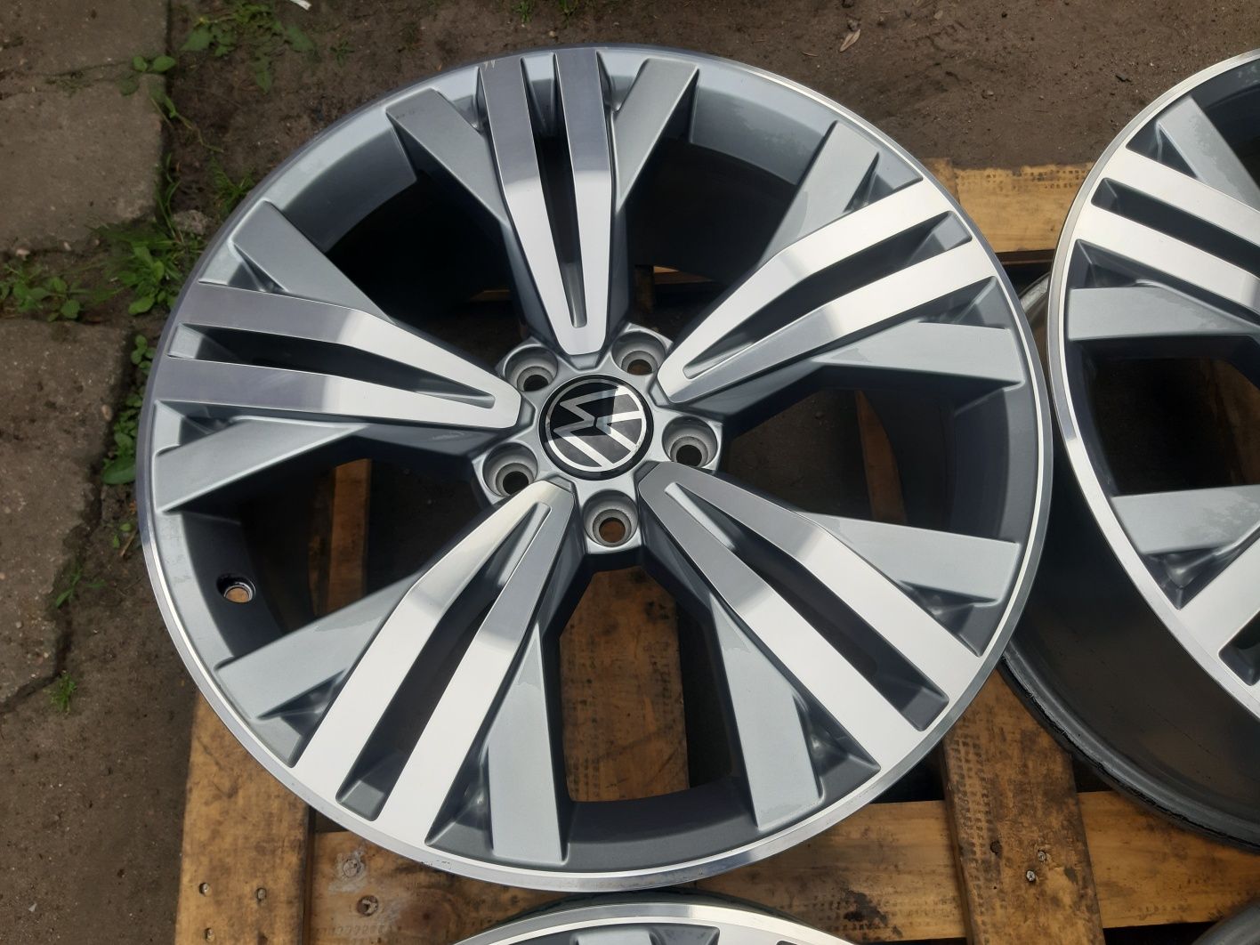 Alu felgi vw passat tiguan 18 5x112