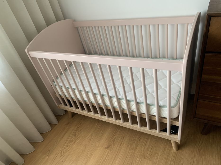 Berço e colchão rosa de bebe verbaudet