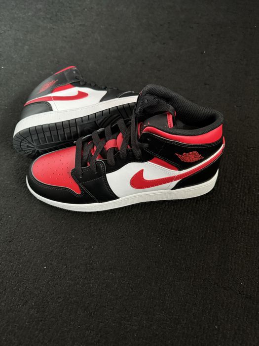 Air Jordan 1 Mid Bred