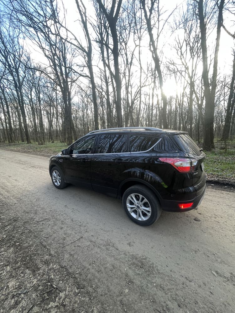 Автомобиль Ford Kuga 2019