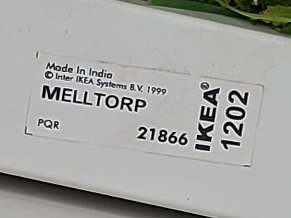 Stół z metalową ramą podstawą Ikea MELLTORP