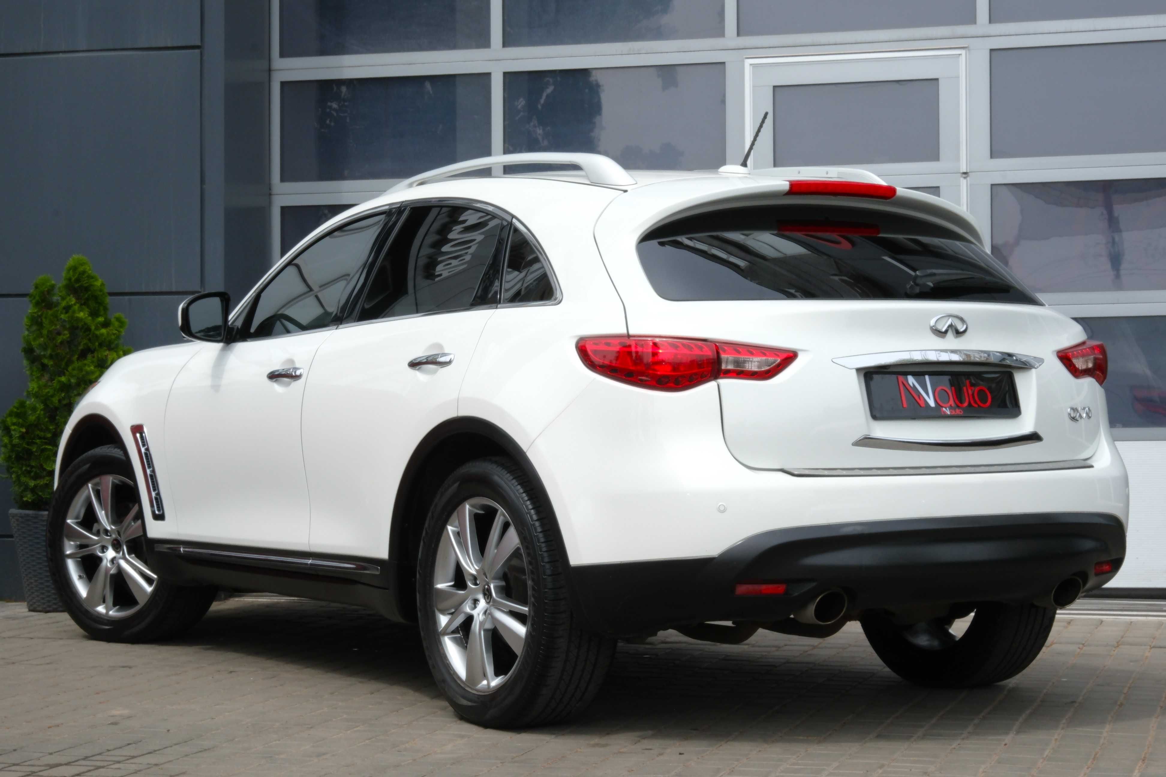 Infiniti QX70 Автомобиль