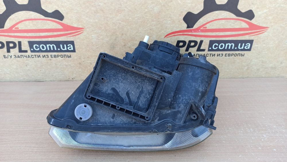 Opel Meriva A 2002-2010 Фара правая передняя 93294338