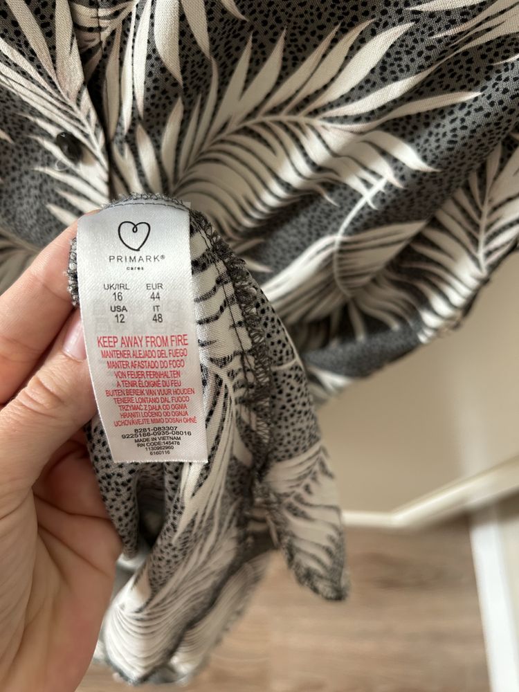 Zielona sukienka w beżowe liście Primark rozmiar 44 wiskoza