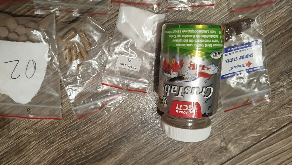 Zestaw pokarmów dla krewetek z rurką i szkiełkiem