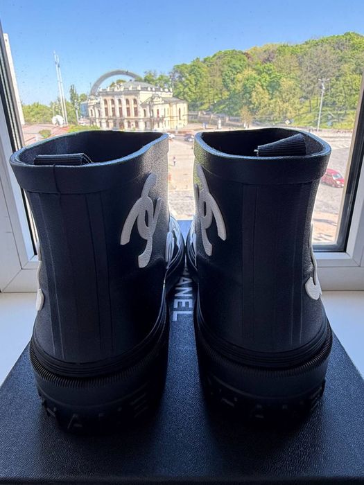 Гумові чоботи від Шанель