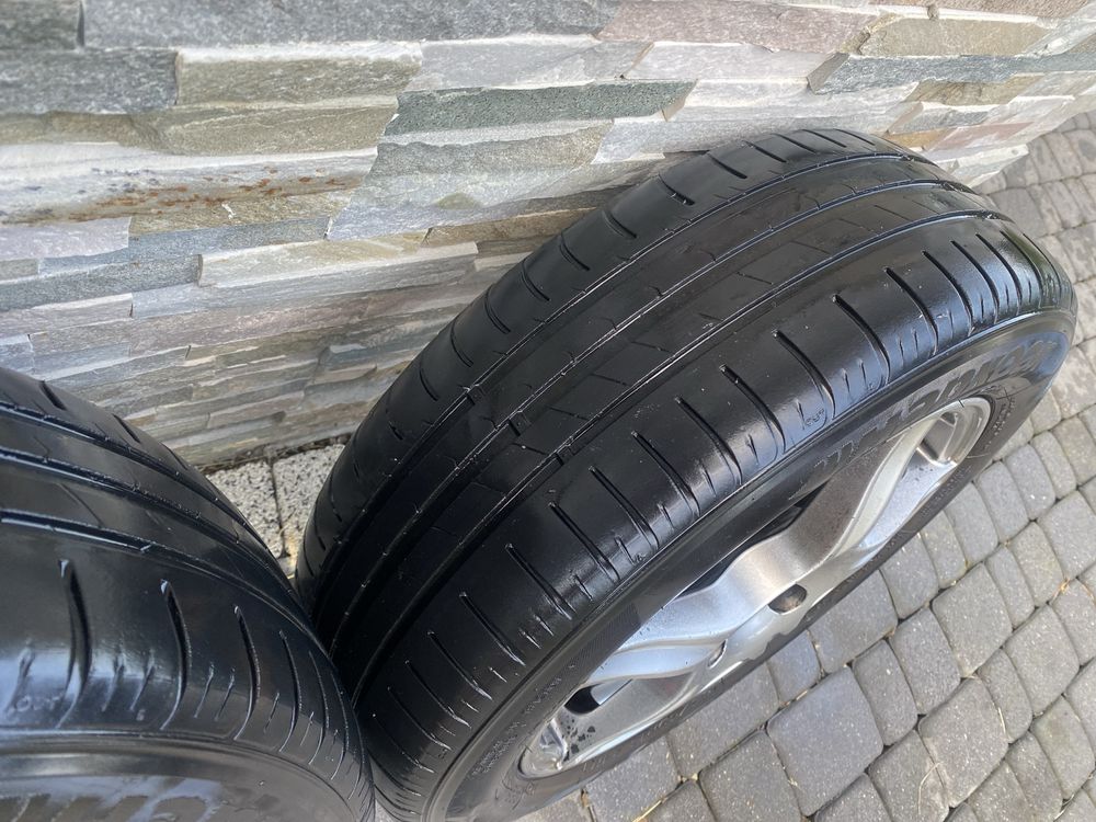 Felgi z oponami 4x100 6Jx15H2 HS Hyundai i20. DEZENT