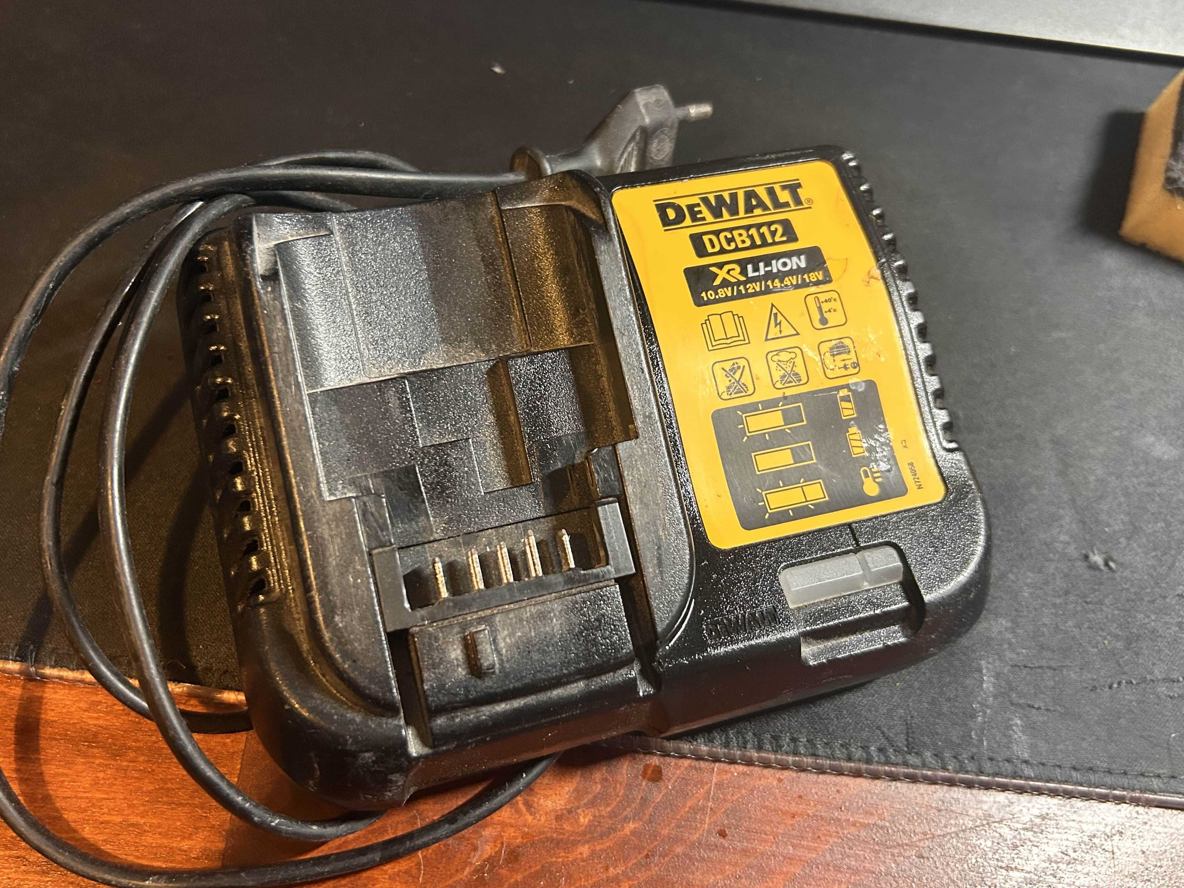 Ładowarka Dewalt DCB112 – niesprawna, sprzedaję jako uszkodzoną