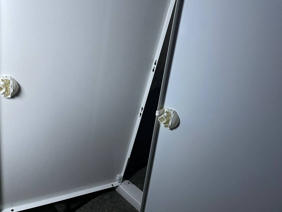 Hager Volta, Двері з рамкою з вентиляційними прорізами, 75.5×35 см