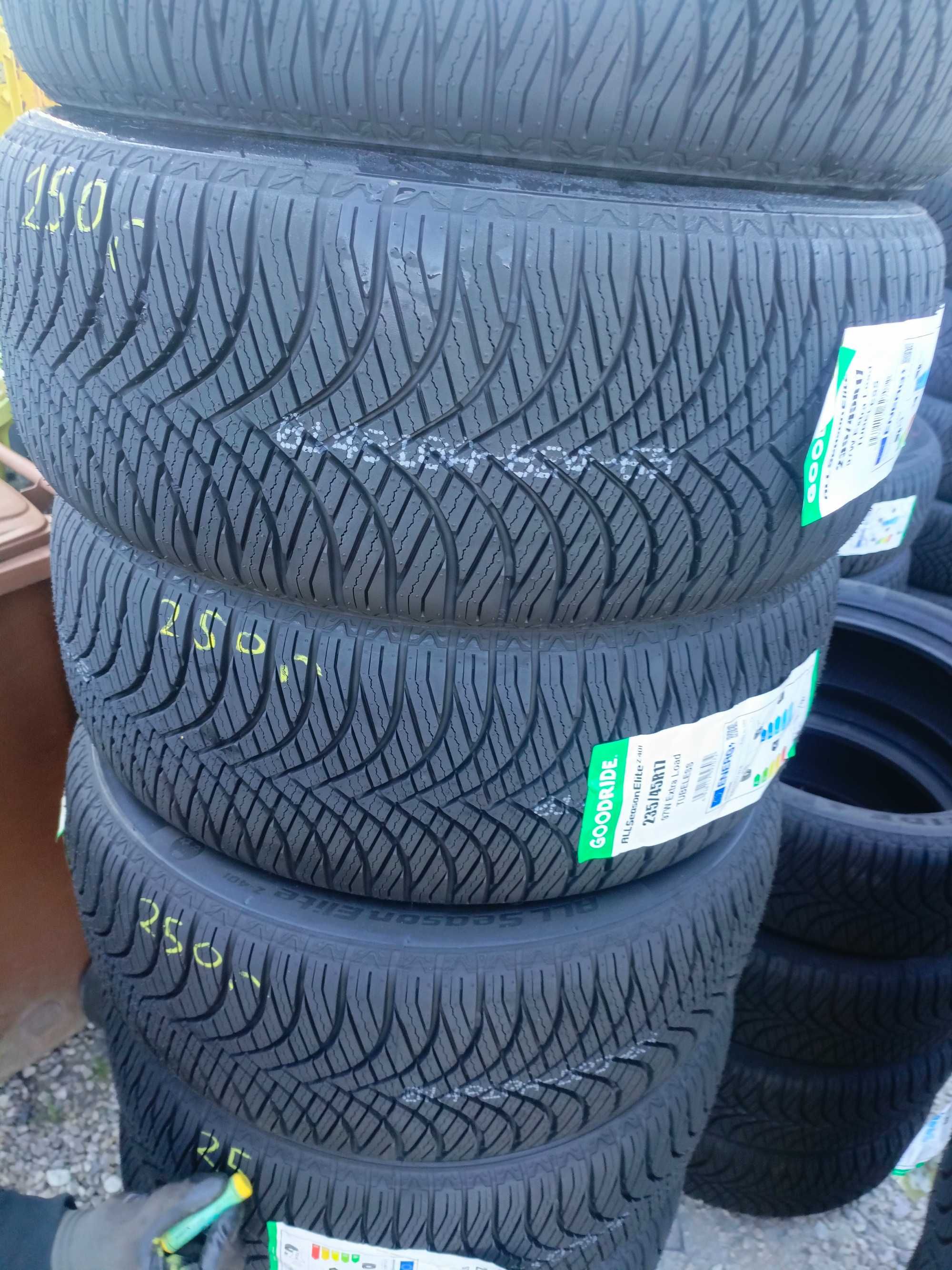 Nowe opony całoroczne wielosezonowe 235/45/17 Goodride 2025r