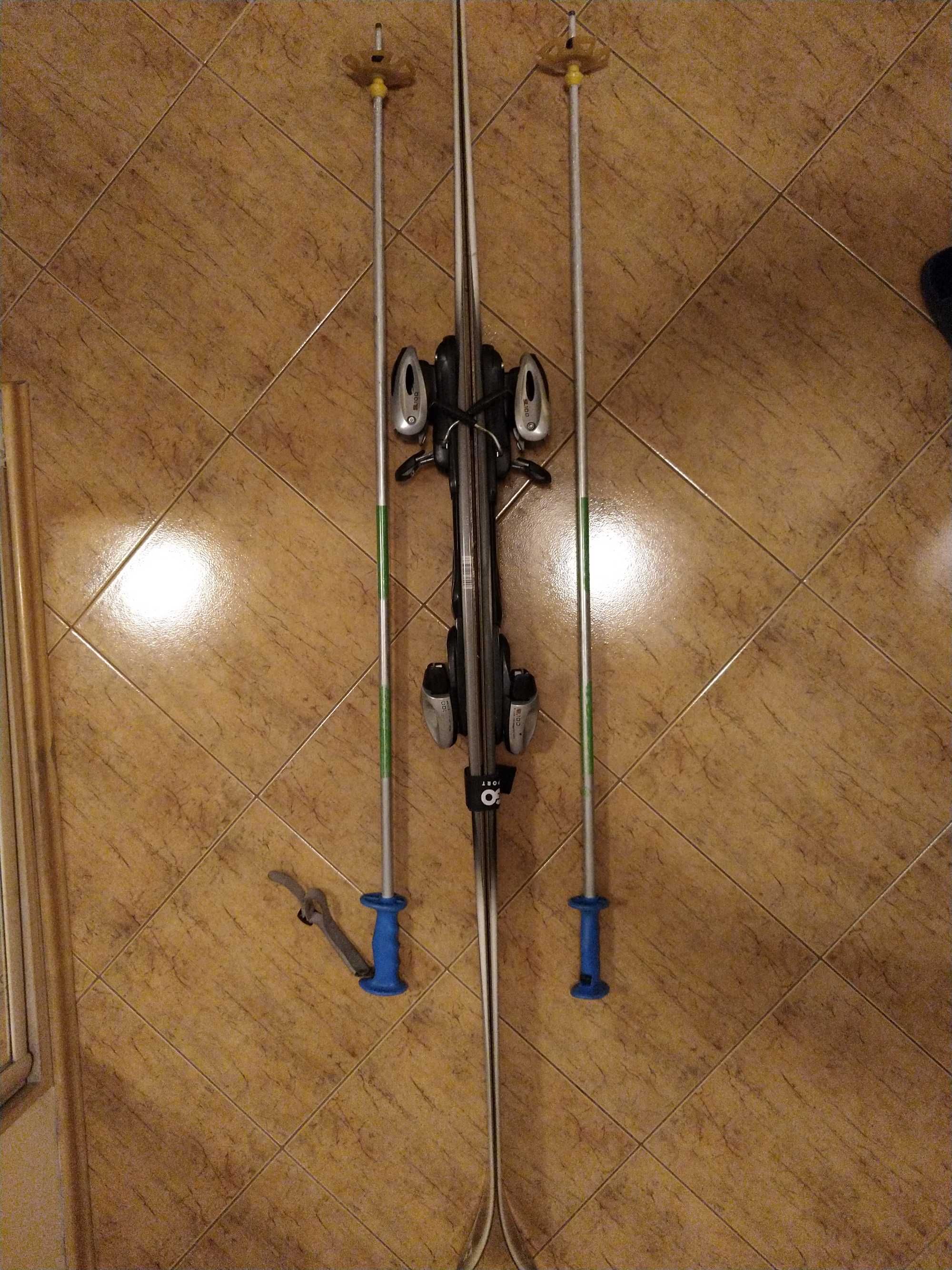 Narty Fischer RCR Revolution VRS 168 cm, wiązania Tyrolia SL100, kijki