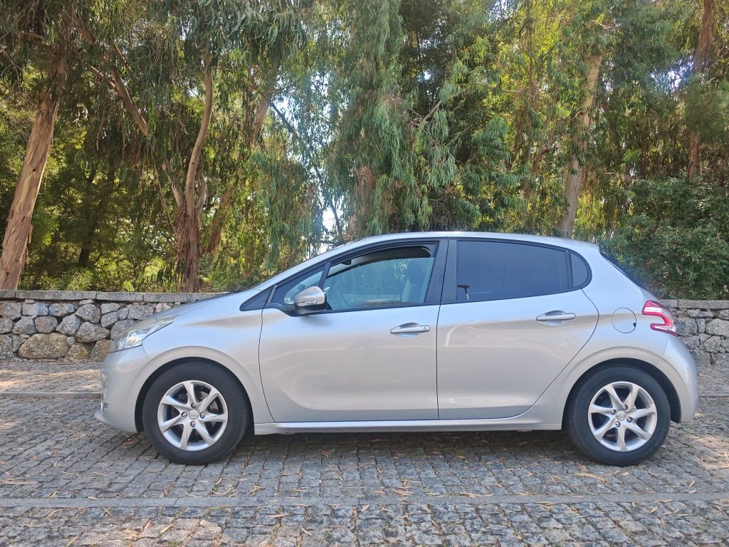 Peugeot 208 1.2 gasolina 81km nacional troco