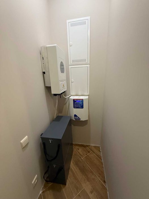 2-кімнатна ЖК Desna Residence зАВТОНОМНИМ ЖИВЛЕННЯМ 8 kW ІНВЕРТОР Deуe