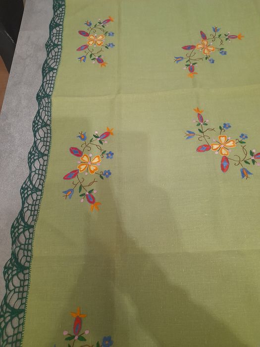 Zielony wiosenny koronkowy lniany haftowany obrus 120x150 PRL