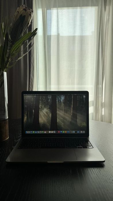 MacBook Pro 13″ (Apple M1, 2020) com Touch Bar, 16 GB RAM, 512 GB SSD