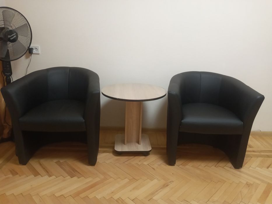 Два кресла (фотель), чёрные