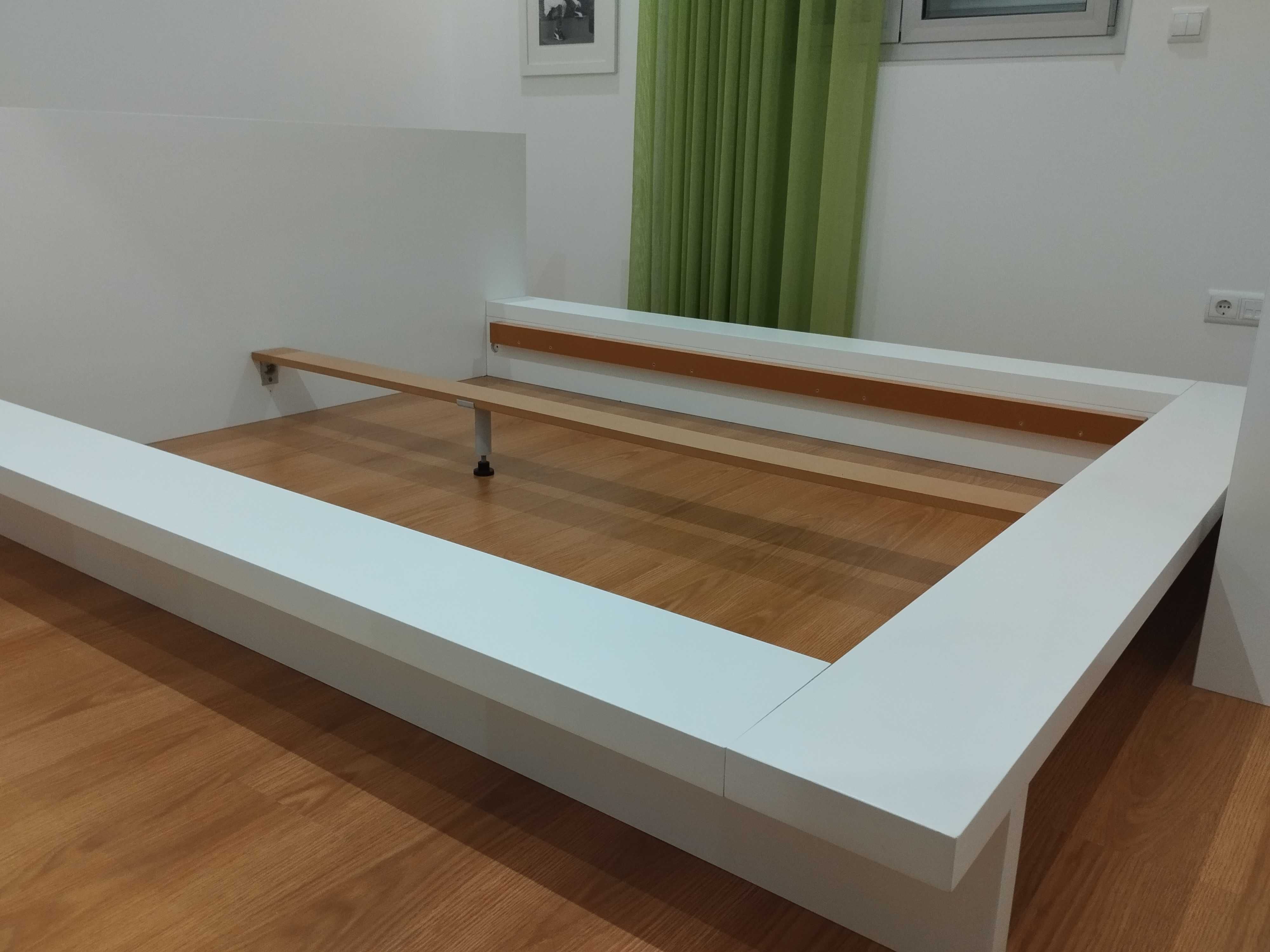 Cama casal  branca