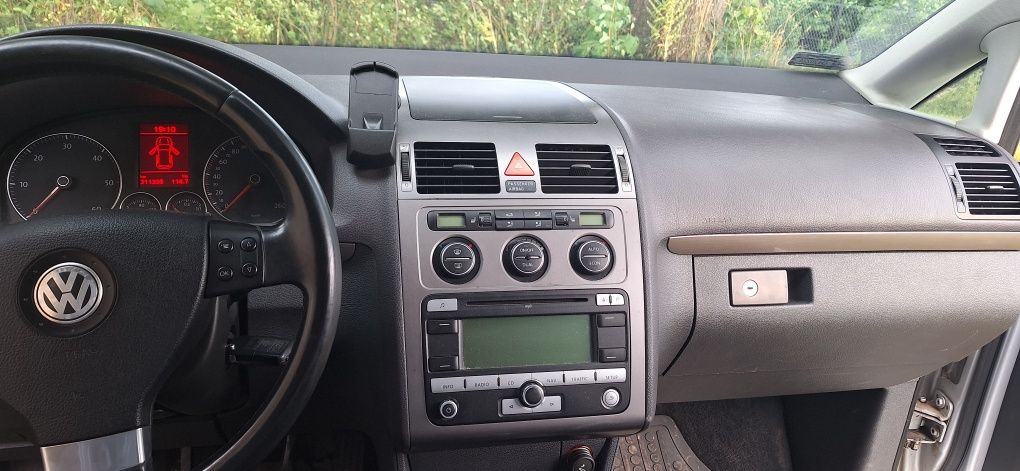 VW Touran 7 osobowy, 1.9TDi, klimatyzacja, 6 biegów,  ważne oplaty