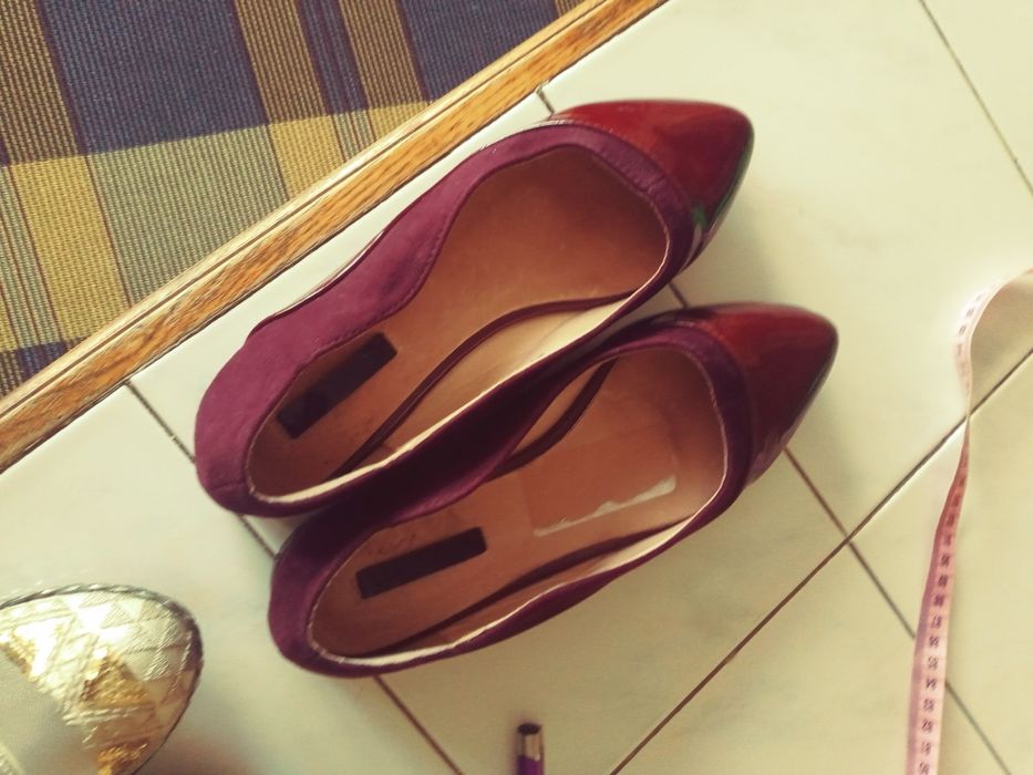 Buty cale niskie bordo 38 zamsz lakier