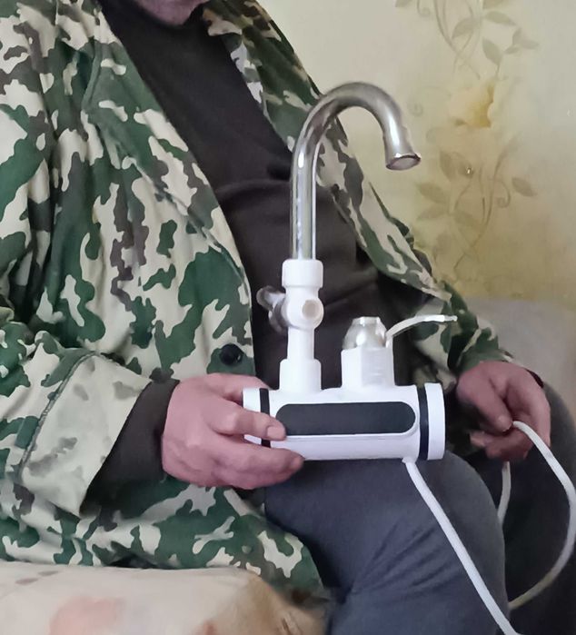 Електричний проточний водонагрівач-кран (миттєвий нагрівач води)