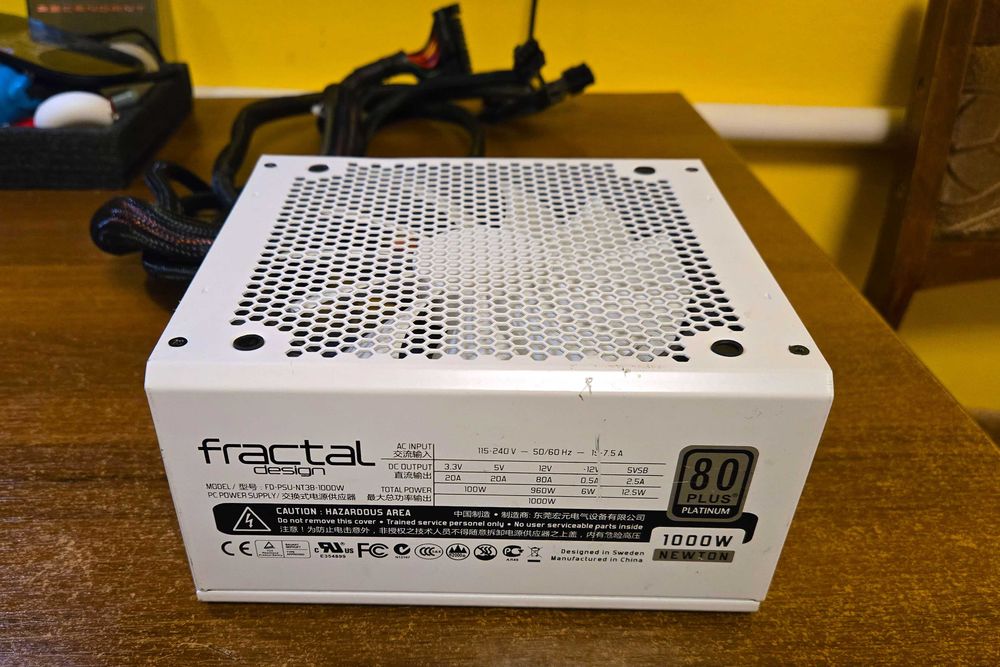 Блок живлення 1000W Fractal Design Newton R3 1000W 80+ Platinum 135mm.