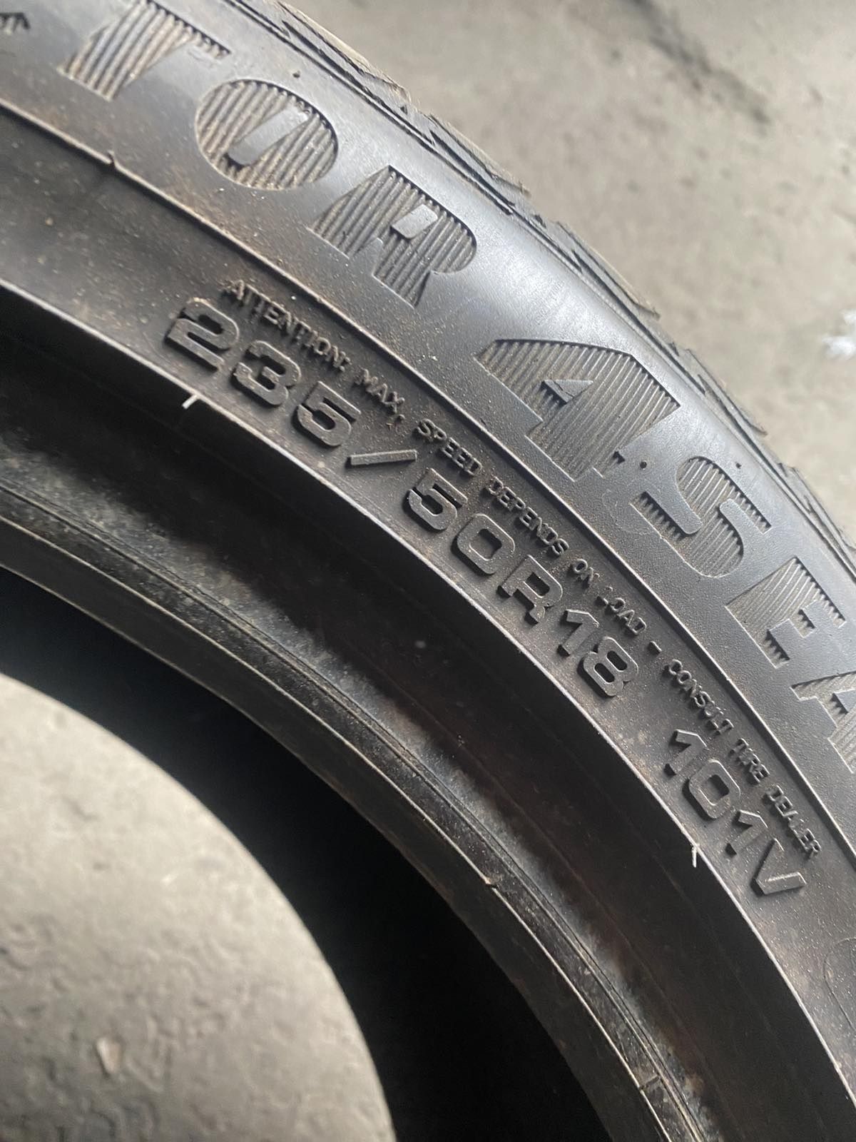 235.50.18 GoodYear 2шт БУ склад шины резина из Европы всесезон 50 R18