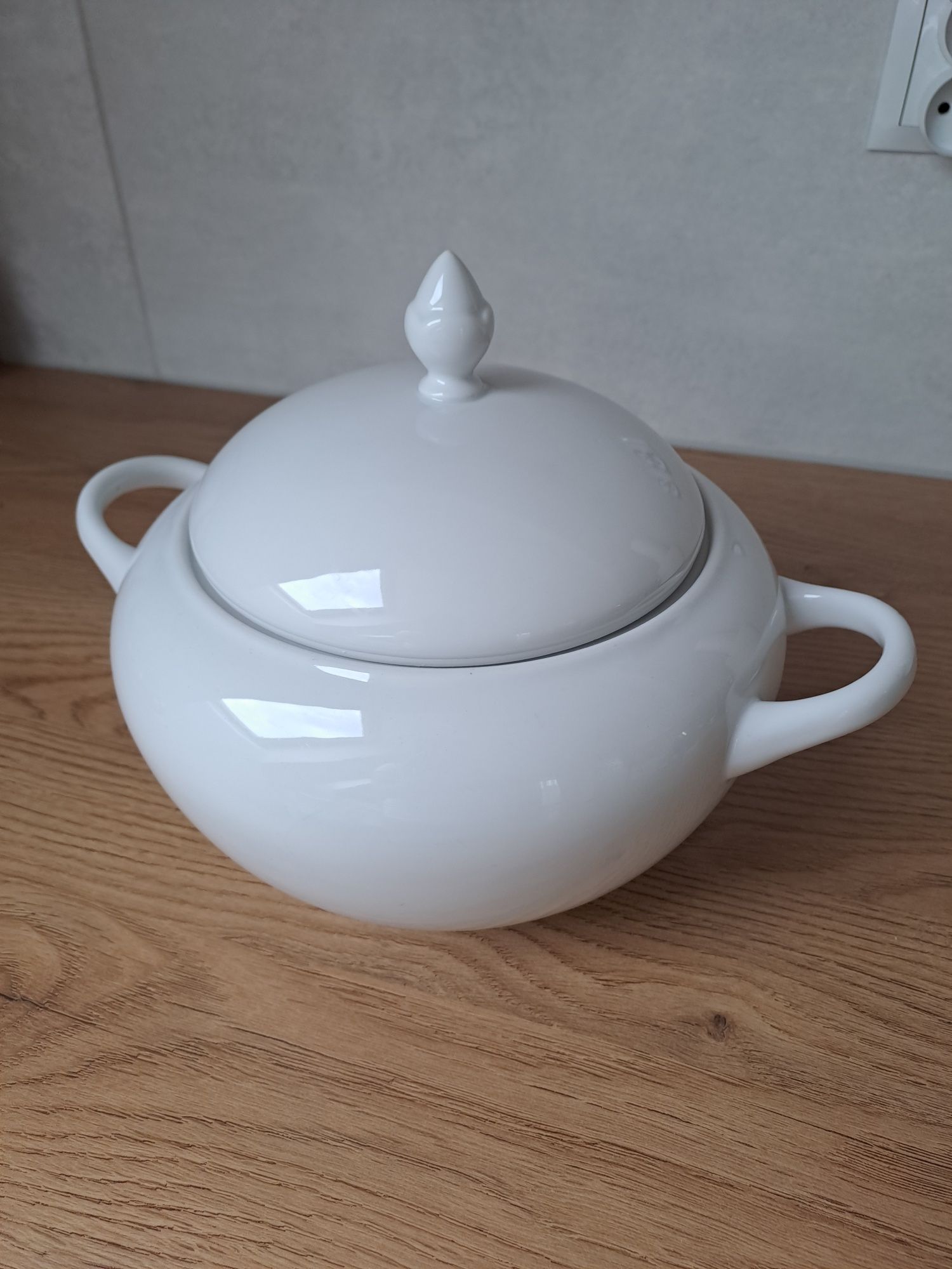 Porcelanowa waza na zupę