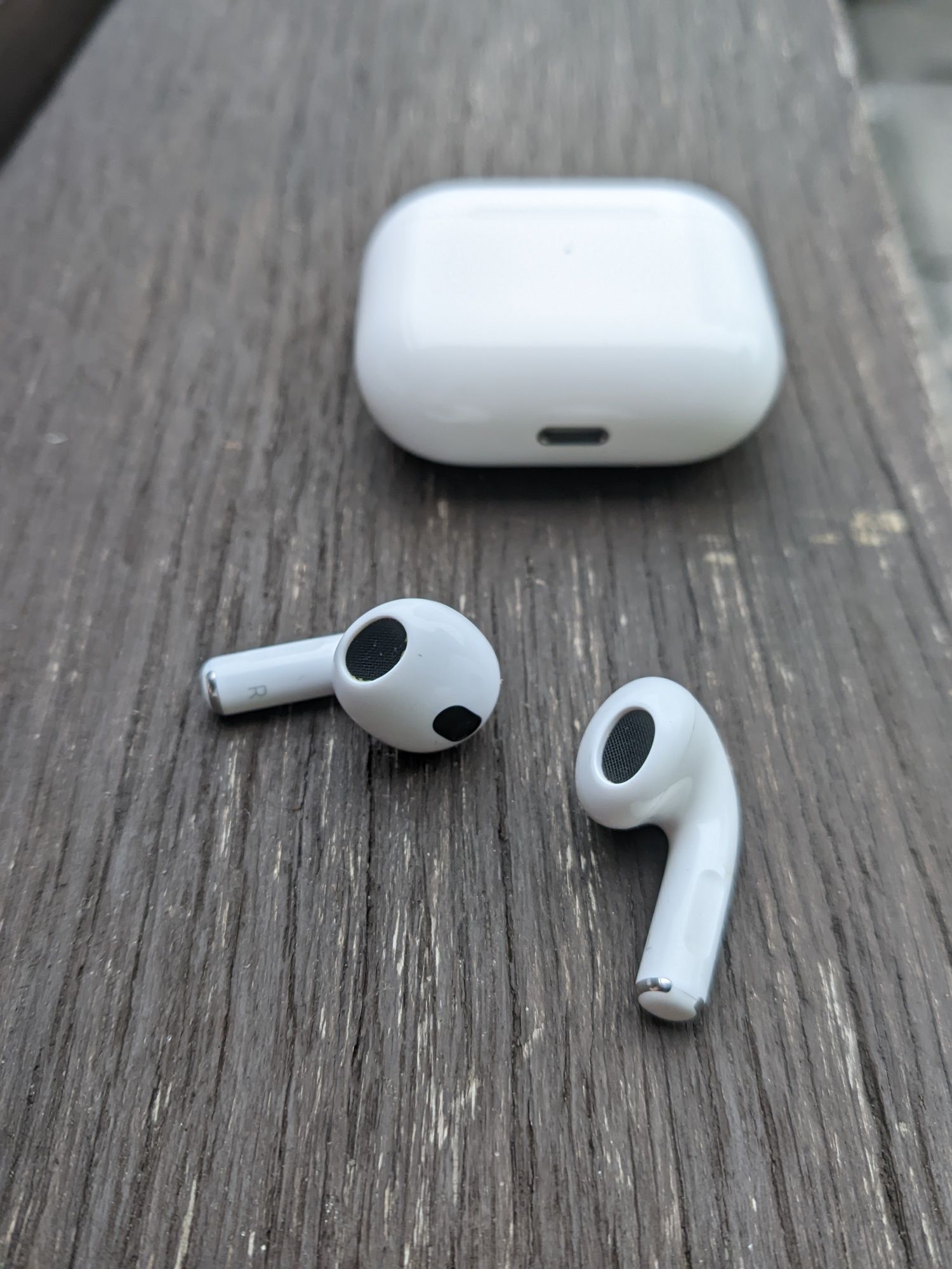 Магазин. Правий, Лівий навушник Apple AirPods 3.