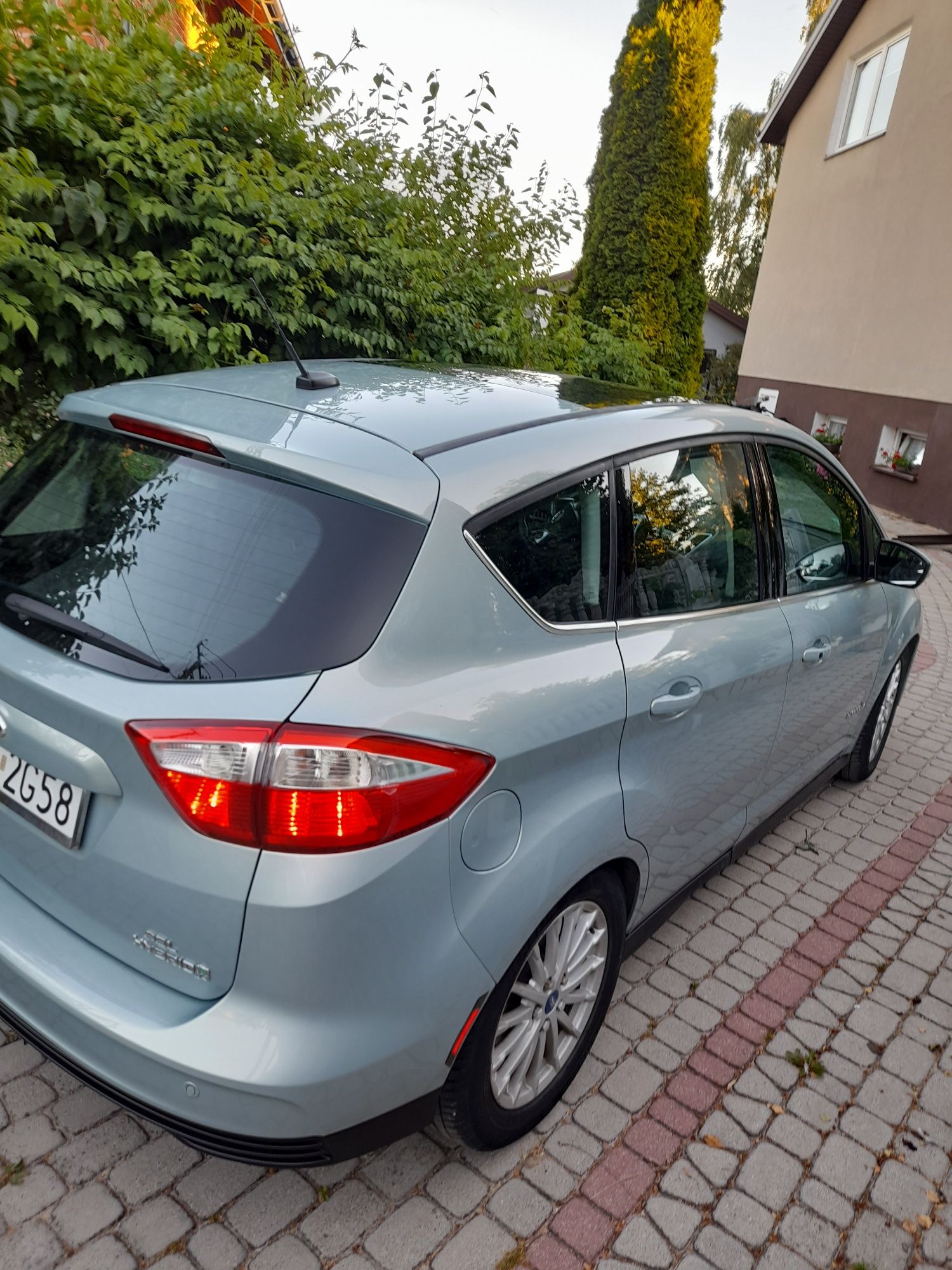 Ford C-max hybryda-benz z panoramicznym dachem 2013r.