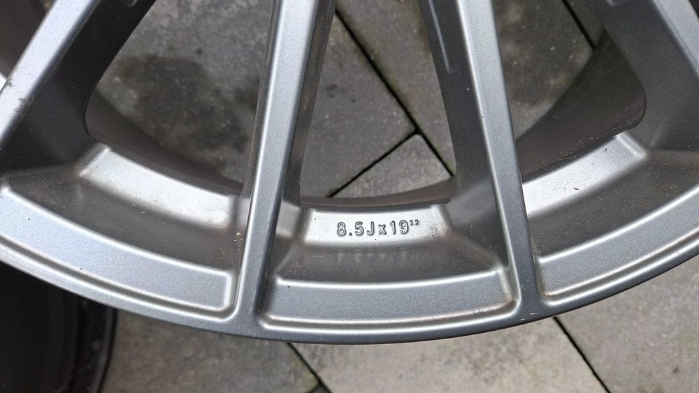 Felgi OZ Superturismo LM 19 8,5J ET 29 5x120 BMW VW T5 T6