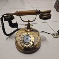 Zabytkowy telefon