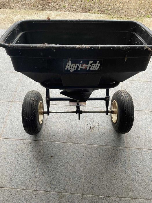 ADUBADOR para relvado