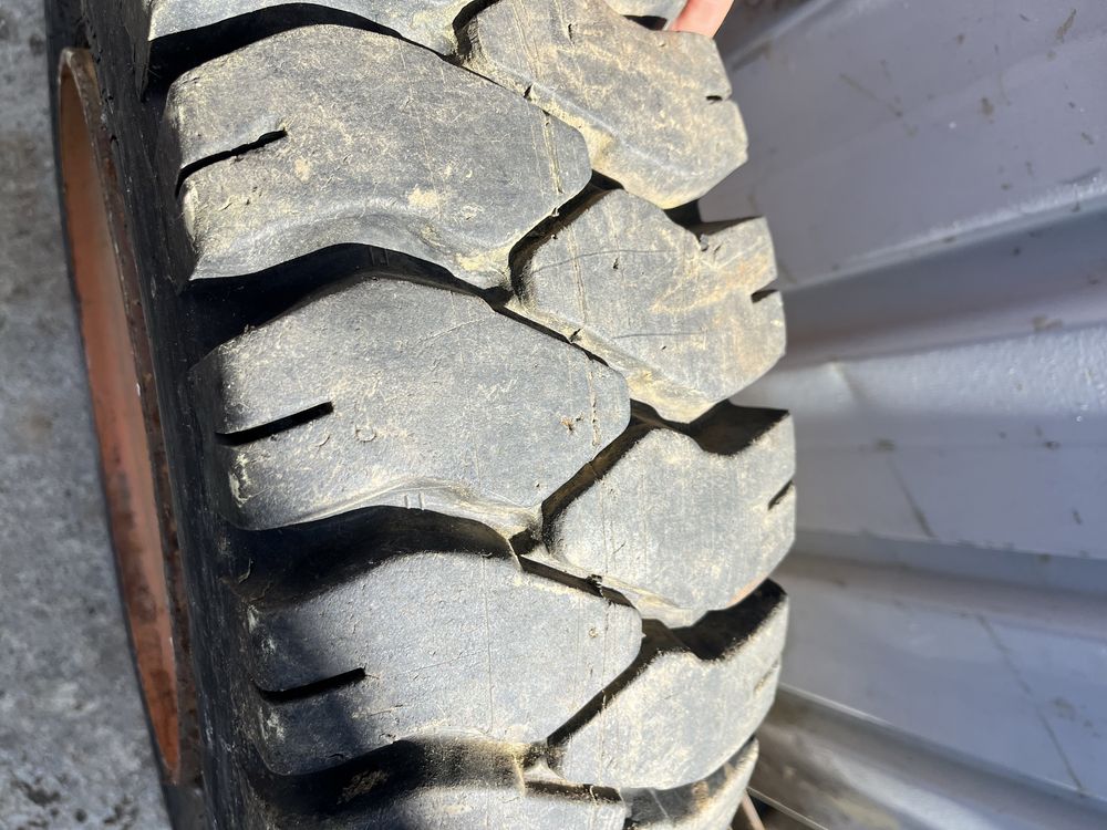 Pneus Dunlop 8.25/15 e 7/12