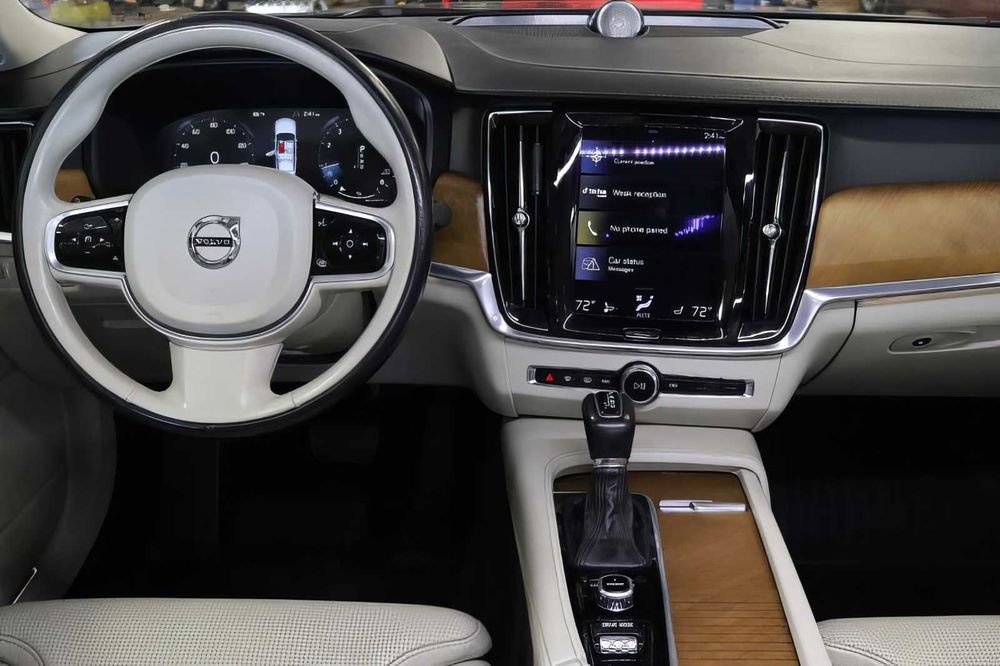Volvo S90      2018