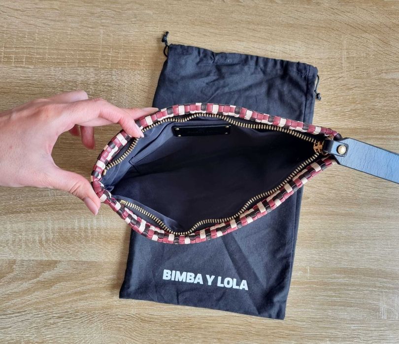 Clutch Bimba y Lola - Entrelaçado Multicolor com Alça de Pulso