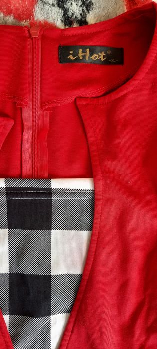 Жіноча сукня суцільна